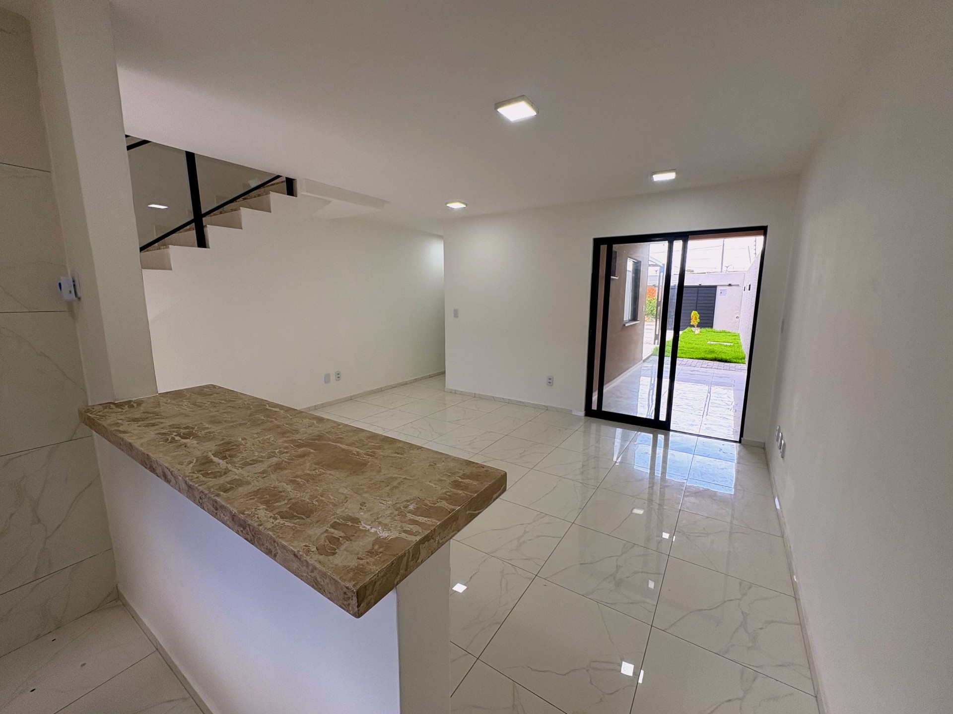 Sala com vista para área externa